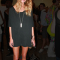 UD - Hot Chicks at Art Openings