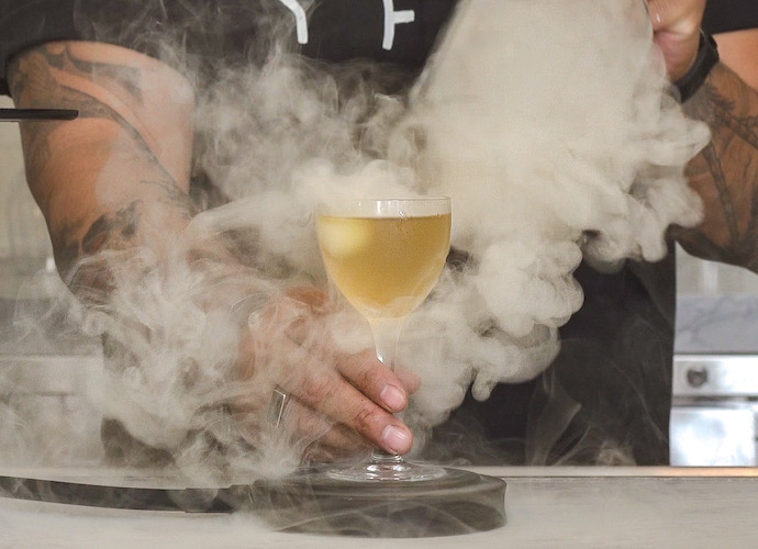 smoked musket cocktail made with Stündenglass beverage infuser