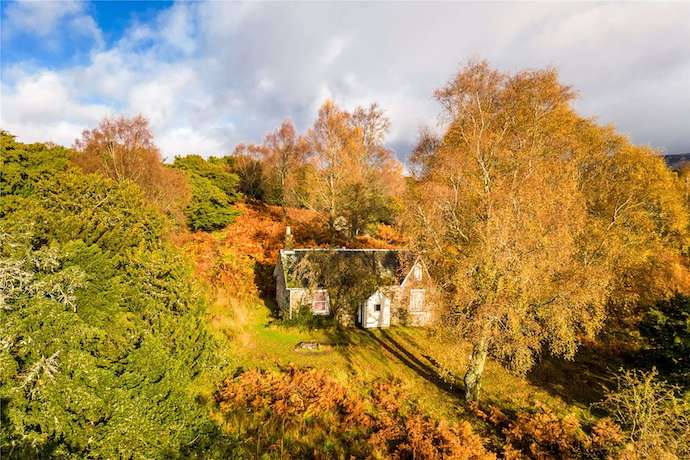 cottage on Inchlonaig island