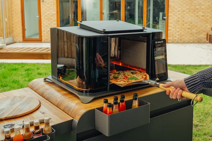 seer perfecta ai grill cooking pizza