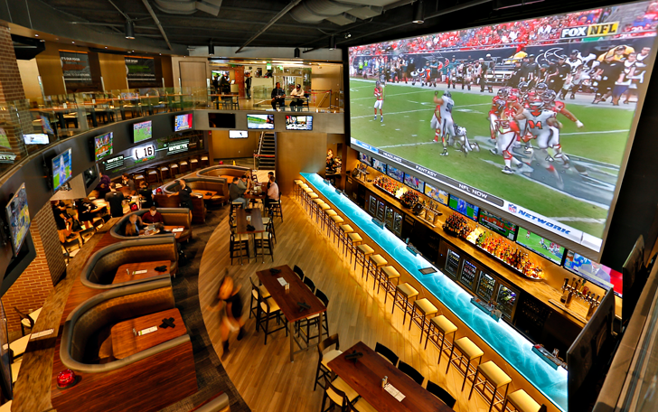 The Largest Sports Bar Screens in America | Because There ...