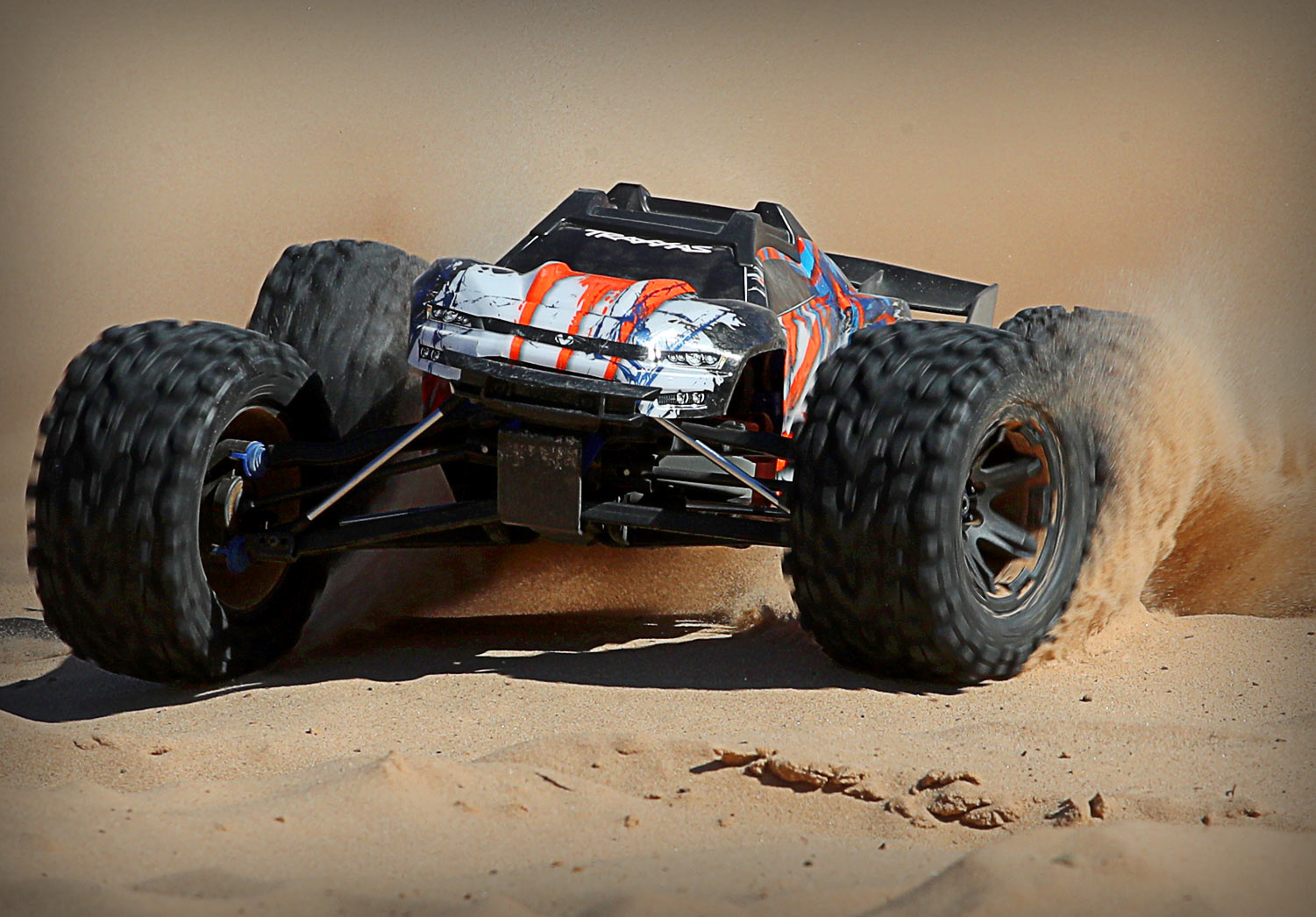 traxxas revo 1 10 3.3 4wd monster truck