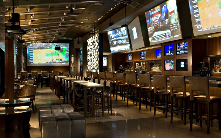 The Largest Sports Bar Screens in America | Because There ...