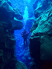 UD - Dive Tectonic Plates in Iceland