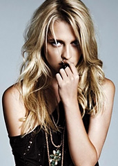 UD - Teresa Palmer