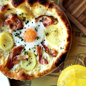 Mozza’s Egg-and-Bacon Pizza Will See You Now