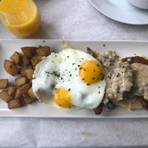 A New Spot for Sausage Gravy-Soaked Biscuits in North Center